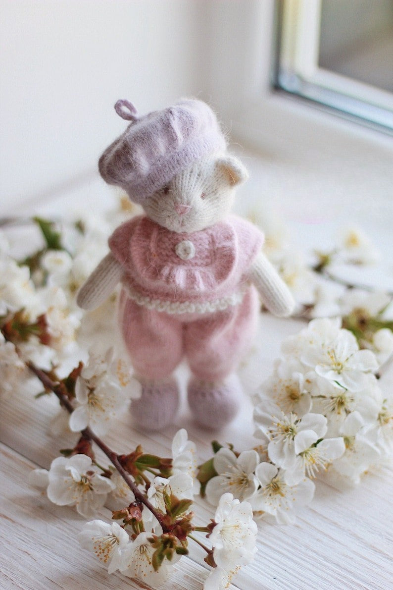 Rosette Cat Knitting Pattern