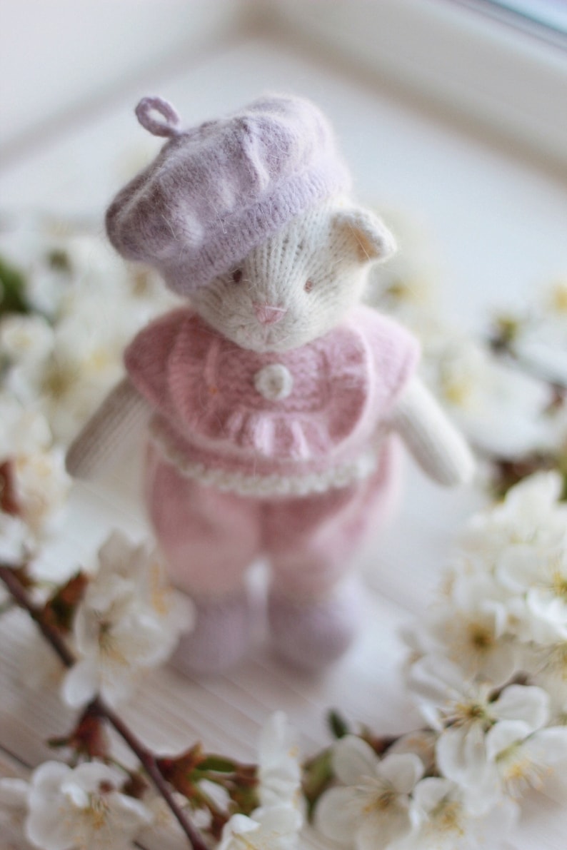 Rosette Cat Knitting Pattern