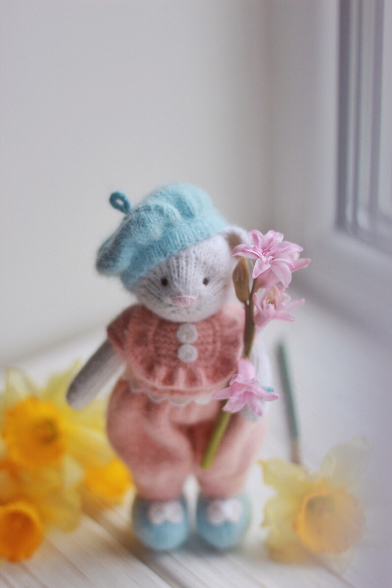 Rosette Cat Knitting Pattern