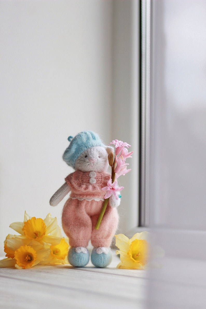 Rosette Cat Knitting Pattern