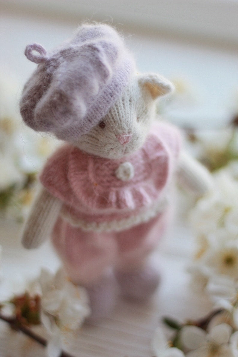 Rosette Cat Knitting Pattern