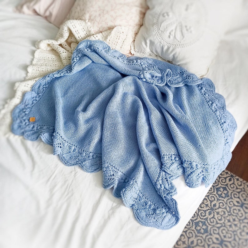 Petal Edge Blanket Knitting Pattern