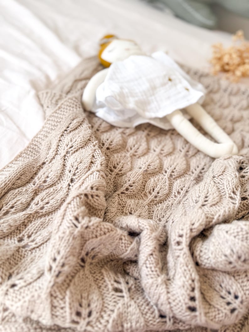 Leaf Blanket Knitting Pattern