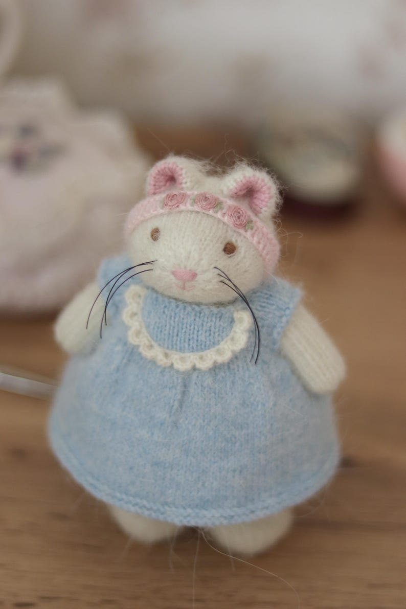 Bella Mouse Knitting Pattern