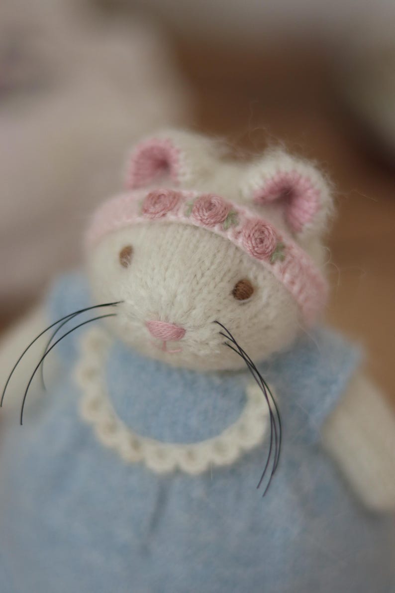 Bella Mouse Knitting Pattern