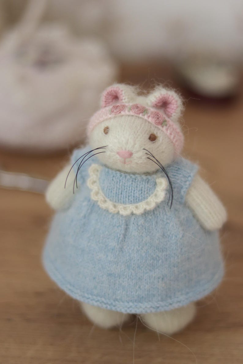 Bella Mouse Knitting Pattern