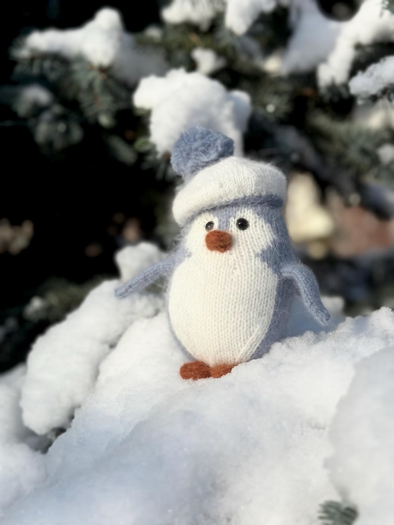 Frosty Penguin Knitting Pattern