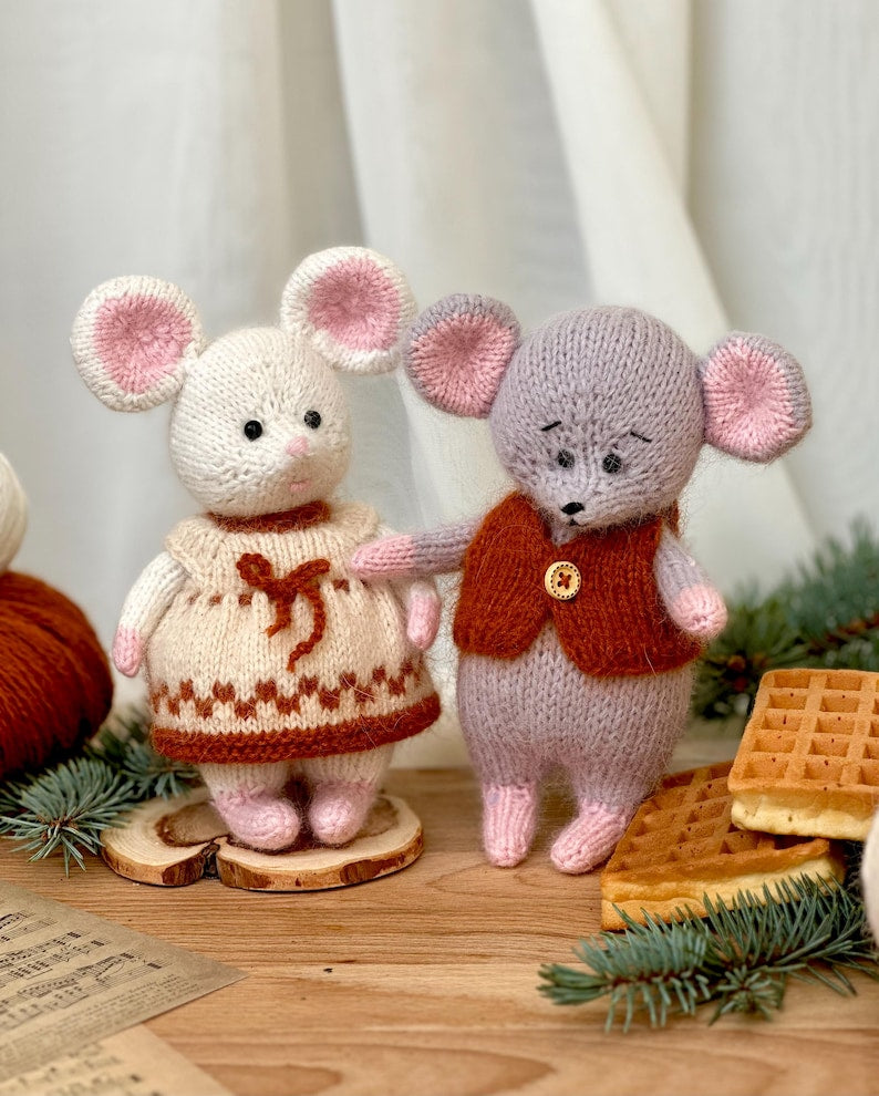 Elegant Mouse Knitting Pattern