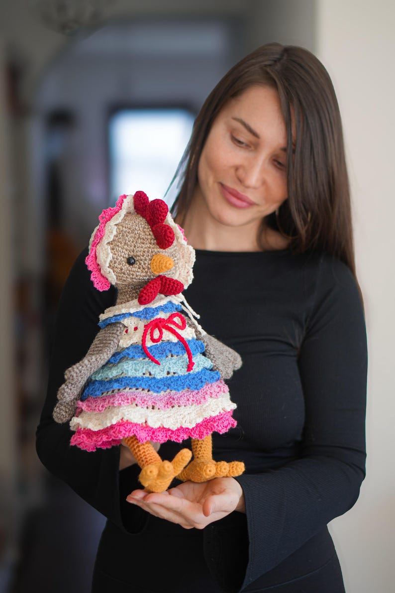 Charming Hen Crochet Pattern