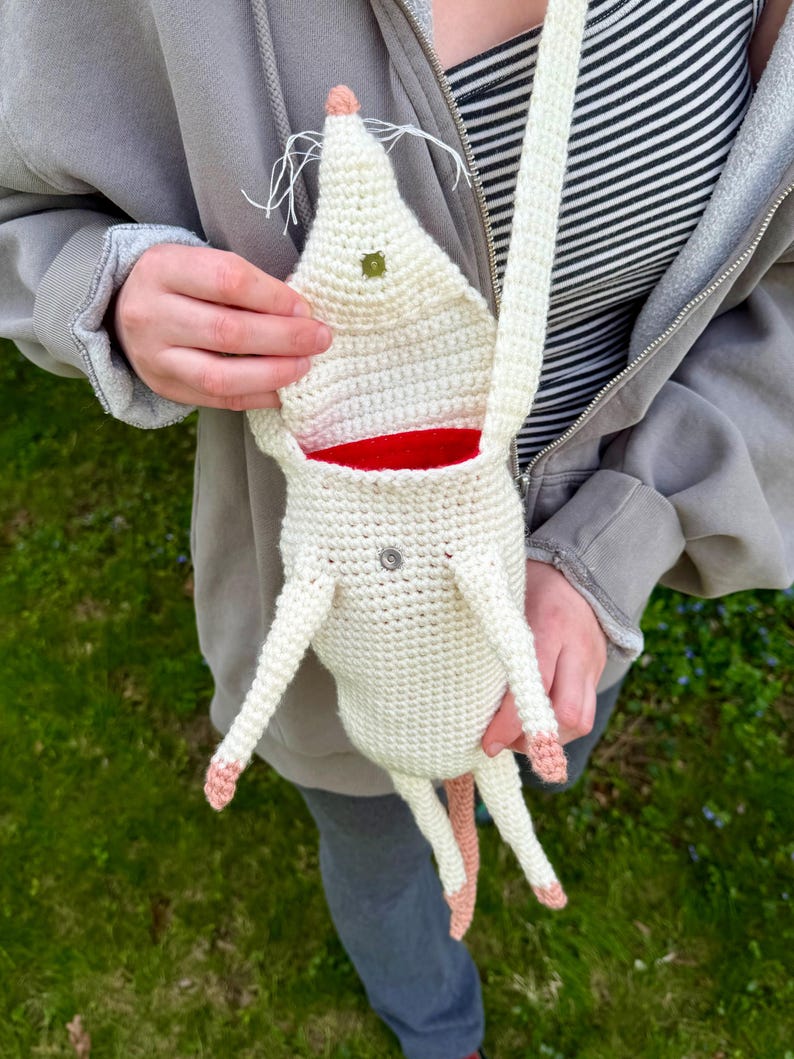 Cream Mouse Pouch Crochet Pattern